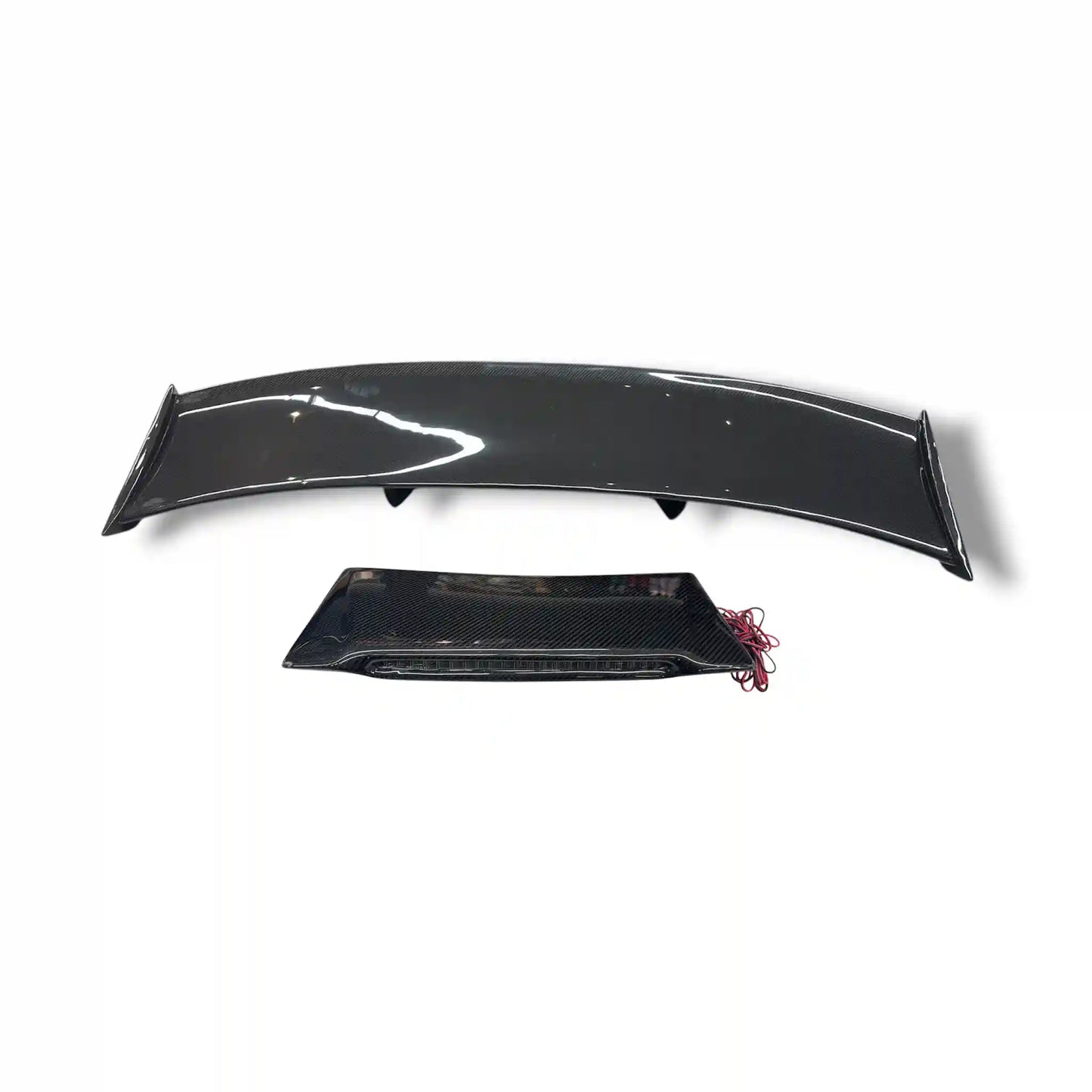 SPOILER TRASEIRO DE FIBRA DE CARBONO ESTILO NISSAN GTR R35 NISMO 2015+ COM LUZ BRANCA
